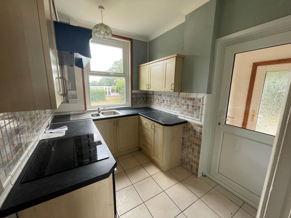 Lot: 10 - THREE-BEDROOM SEMI IN RURAL LOCATION - Kitchen